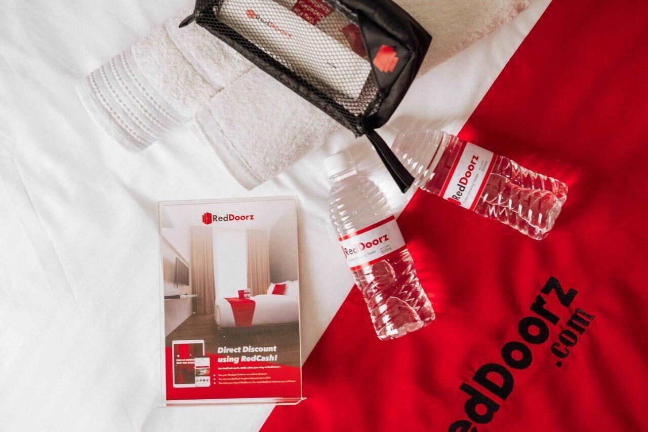 Reddoorz Premium Near Greenbelt Makati - Vaccinated Staff San Pedro Makati Eksteriør billede