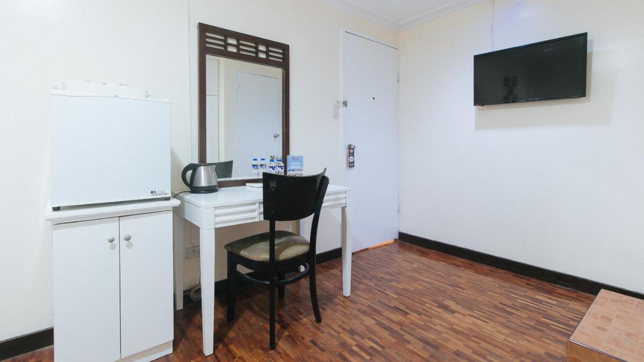 Reddoorz Premium Near Greenbelt Makati - Vaccinated Staff San Pedro Makati Eksteriør billede
