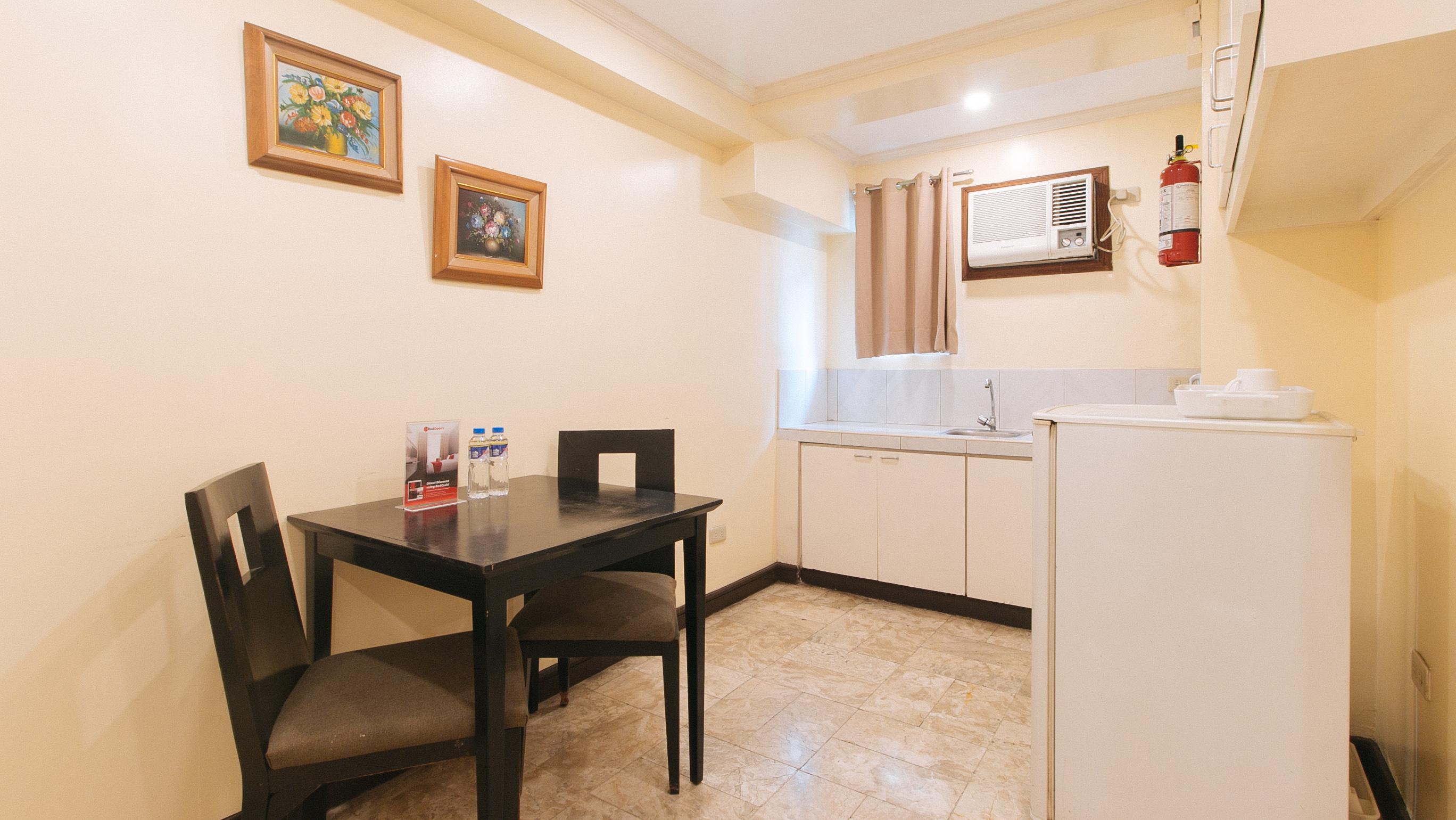 Reddoorz Premium Near Greenbelt Makati - Vaccinated Staff San Pedro Makati Eksteriør billede