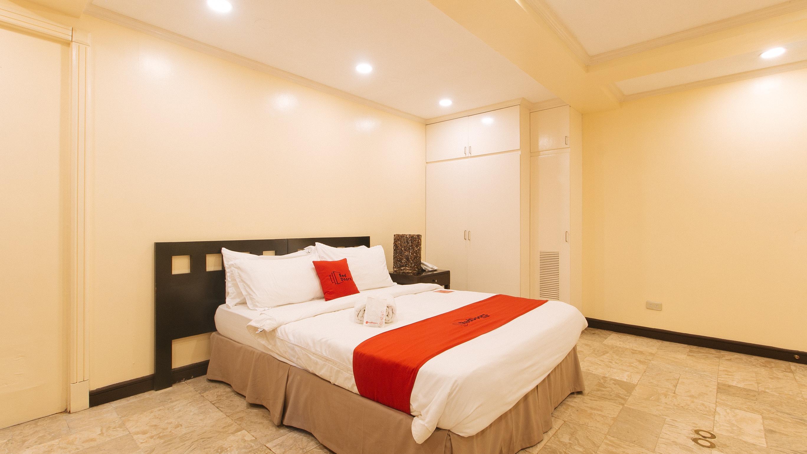 Reddoorz Premium Near Greenbelt Makati - Vaccinated Staff San Pedro Makati Eksteriør billede