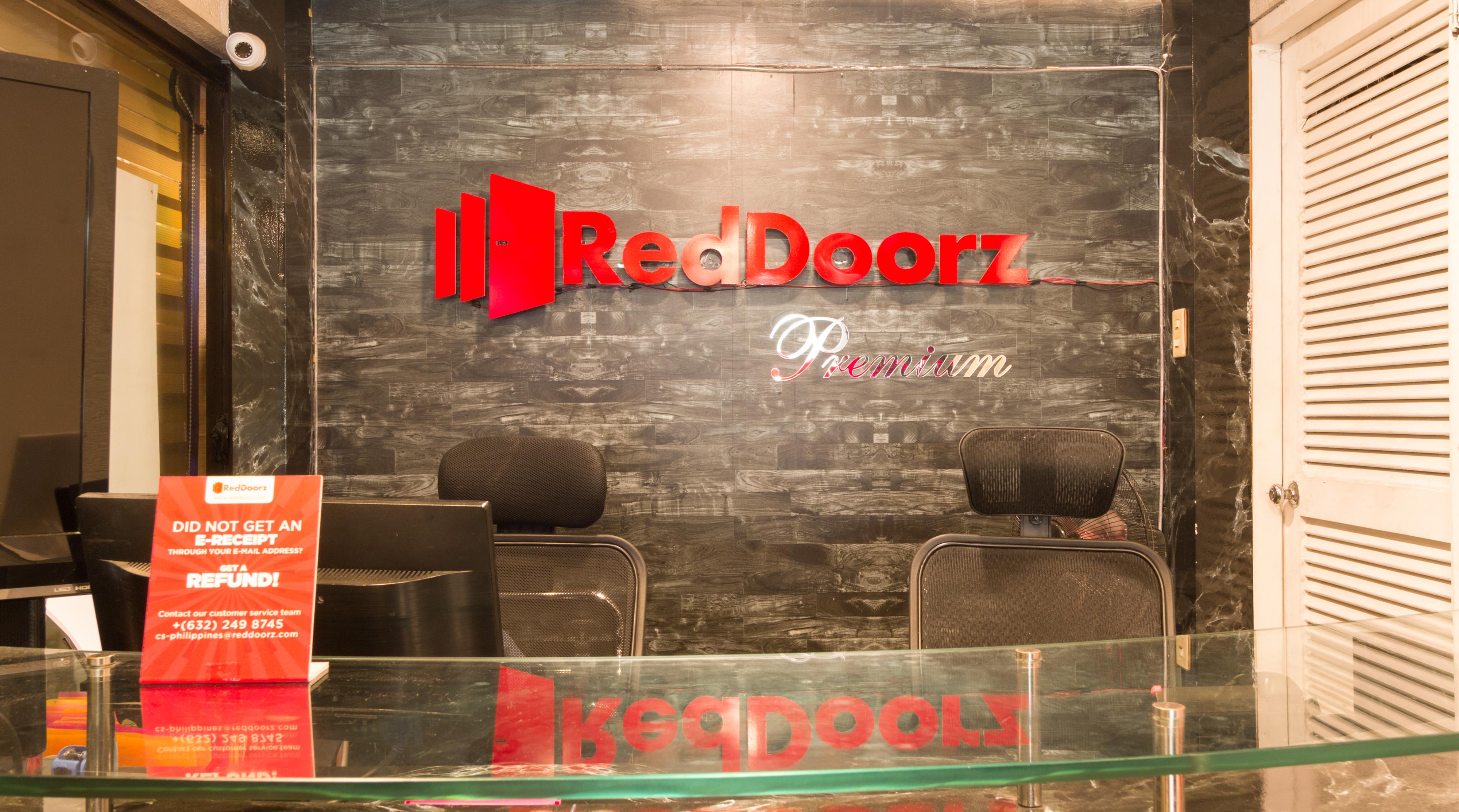 Reddoorz Premium Near Greenbelt Makati - Vaccinated Staff San Pedro Makati Eksteriør billede