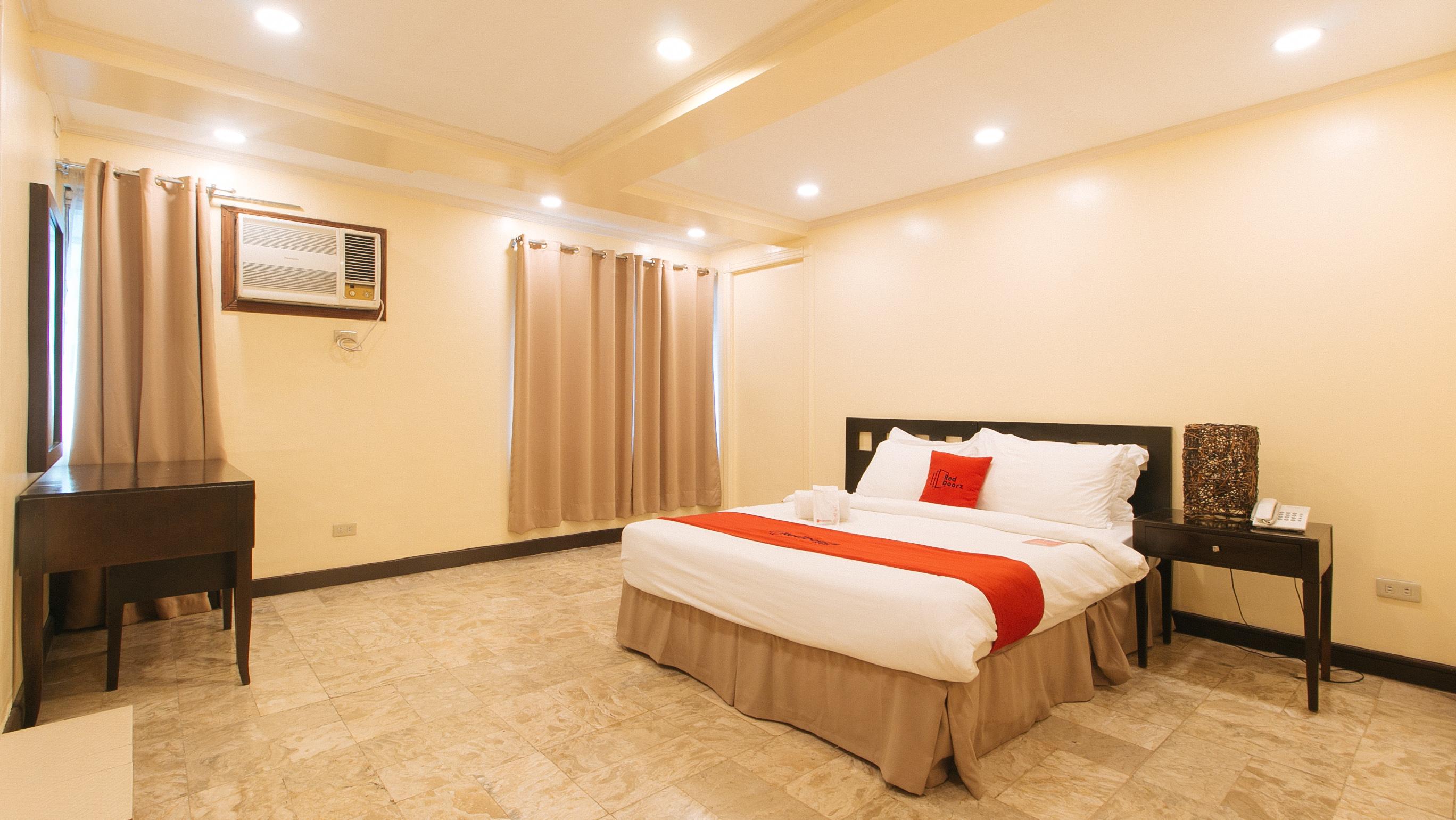 Reddoorz Premium Near Greenbelt Makati - Vaccinated Staff San Pedro Makati Eksteriør billede