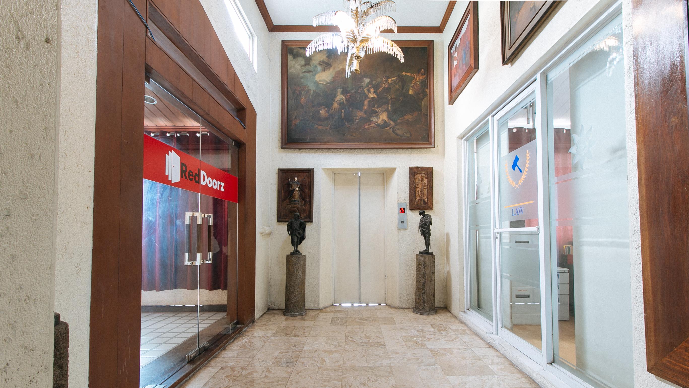 Reddoorz Premium Near Greenbelt Makati - Vaccinated Staff San Pedro Makati Eksteriør billede